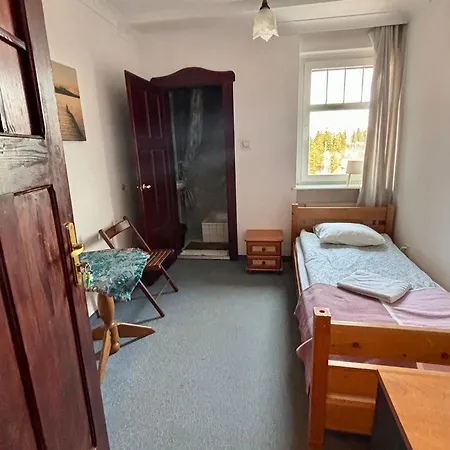 Pod Wiezami Alojamento de Acomodação e Pequeno-almoço Karpacz